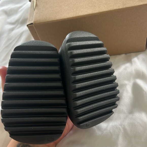 Yeezy slide for baby - Picture 6 of 6